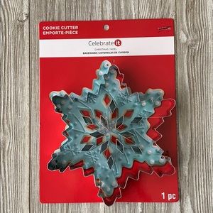 Extra large snowflake cookie cutter